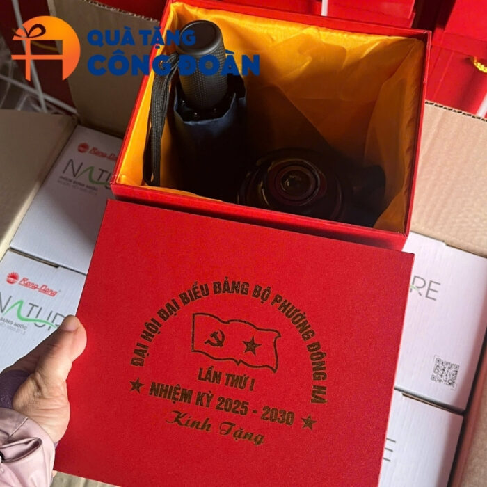 Quà tặng Đại hội phích giữ nhiệt pha trà in logo màu đen 1 lít PGN-02 - Hình ảnh 4
