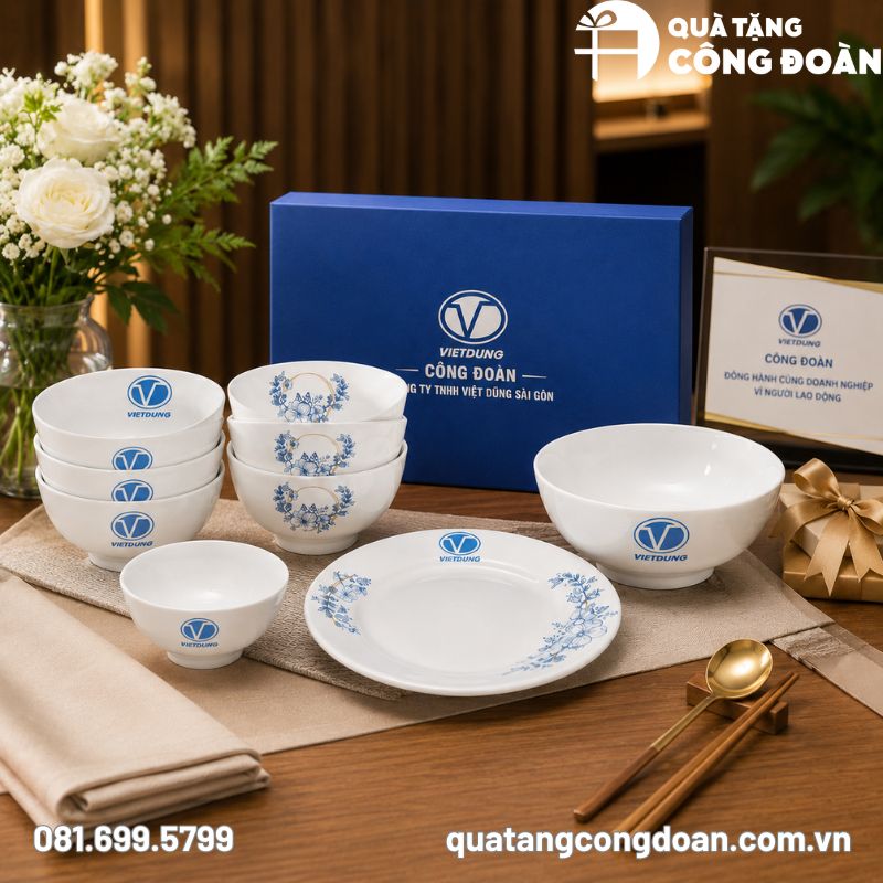 Bộ bát đĩa Bát Tràng in logo họa tiết vẽ hoa xanh quà tặng Công đoàn