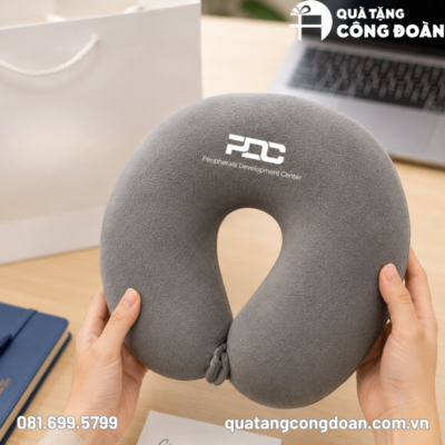 Gối chữ U Velboa thêu logo Công đoàn ruột bông màu xám