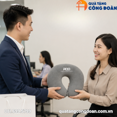 Gối chữ U Velboa thêu logo Công đoàn ruột bông màu xám