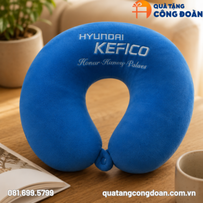 Gối chữ U vải Velboa ruột bông màu xanh dương in logo quà tặng công đoàn