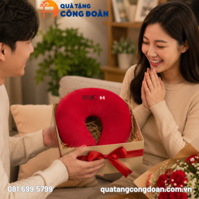 Gối chữ U vải Velboa thêu logo Công đoàn ruột bông màu đỏ