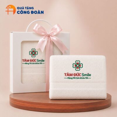 Khăn Thêu Logo Chất Liệu Cotton Màu Trắng Kích Thước 29x49cm KB-14